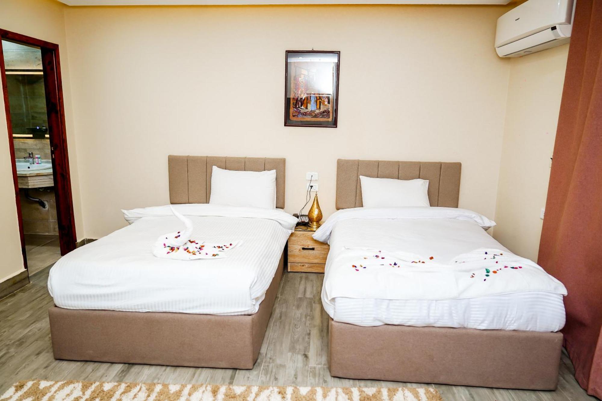 Pyramids Hotel Kafret el-Gabal Exterior photo