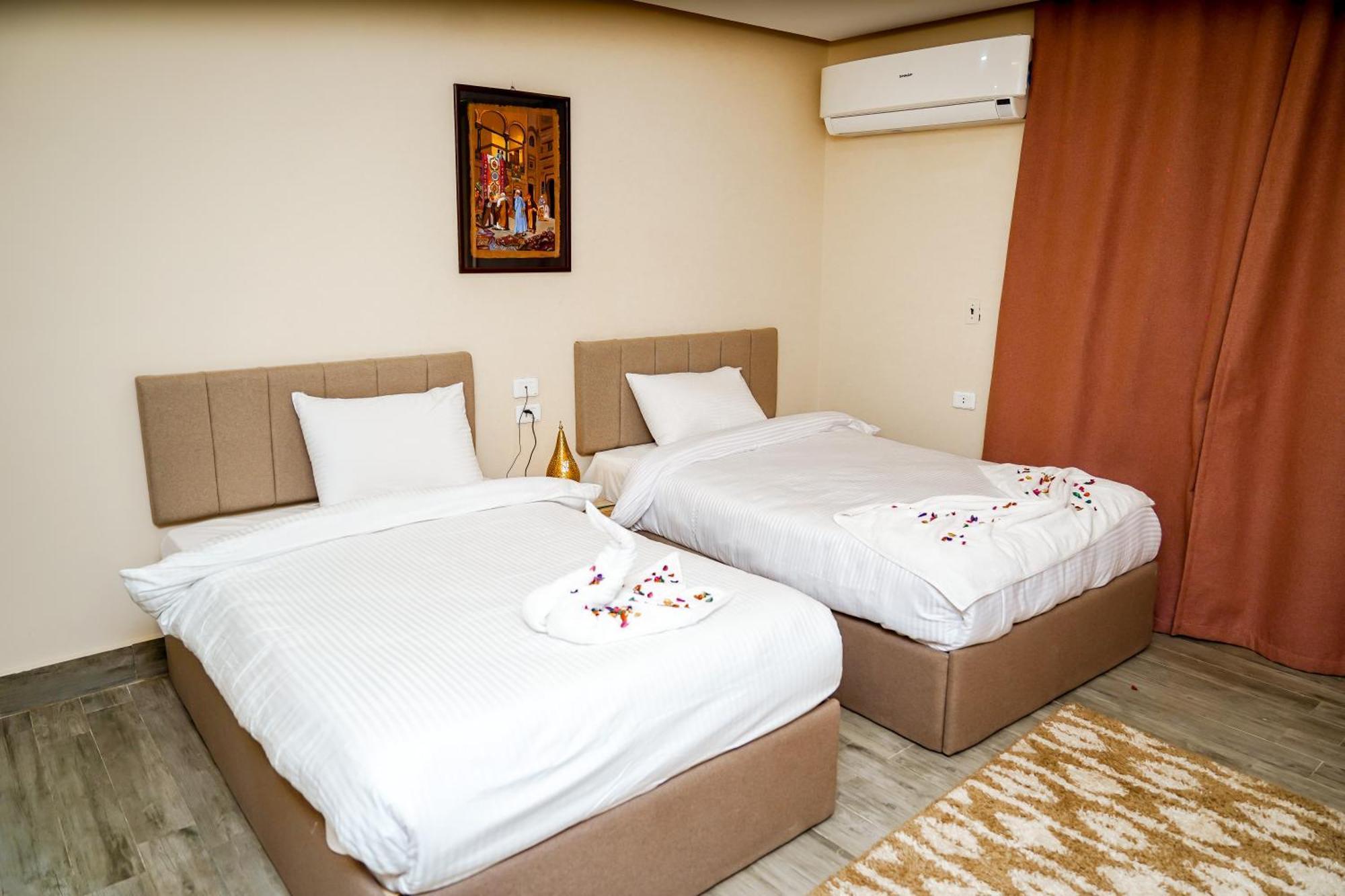 Pyramids Hotel Kafret el-Gabal Exterior photo